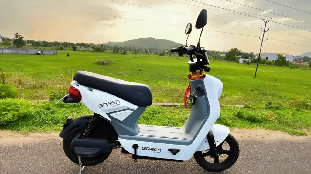Avon E Plus Electric Scooter: Budget-Friendly Ride with 55KM Range, Stylish Design & Fast Charging
